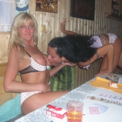 20200522-Amatőr-szexképek-szexparti (27).jpg